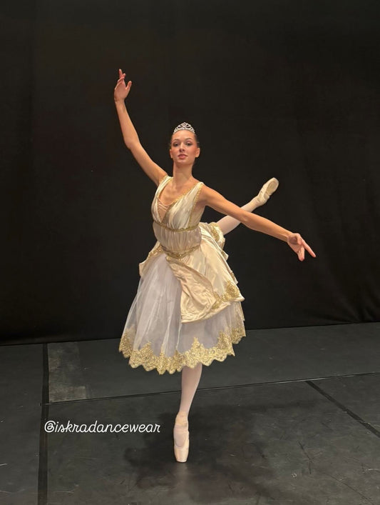 Flora-Variation – handgefertigtes Bühnenkleid