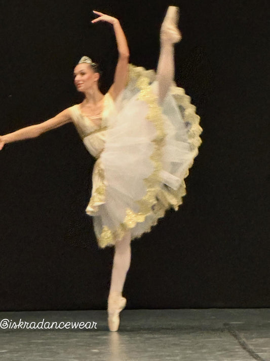 Flora-Variation – handgefertigtes Bühnenkleid