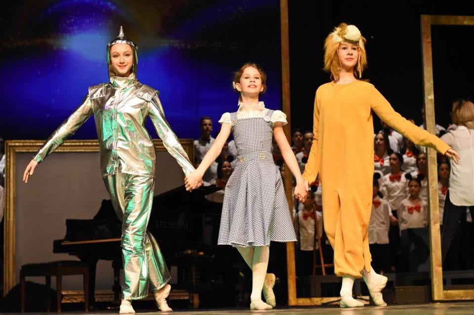 Komplette Kostümgestaltung für Bühnenproduktionen