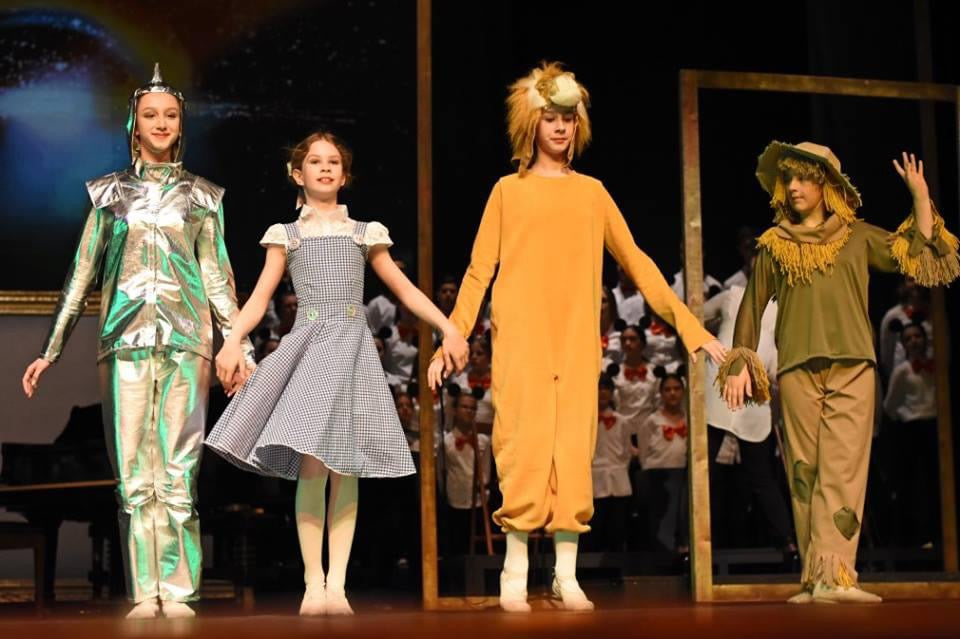 Komplette Kostümgestaltung für Bühnenproduktionen